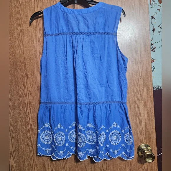 St. Johns Bay Blue V Neck Tie Tank Top Embroidered Shirt Blouse Size Medium! - Picture 6 of 6